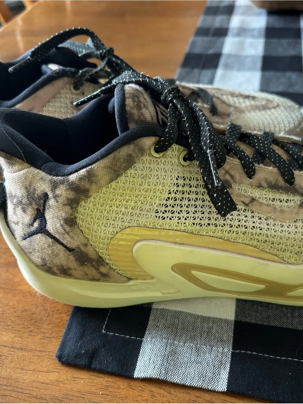 Jordan Low-Top Sneakers in Olive Green and Black